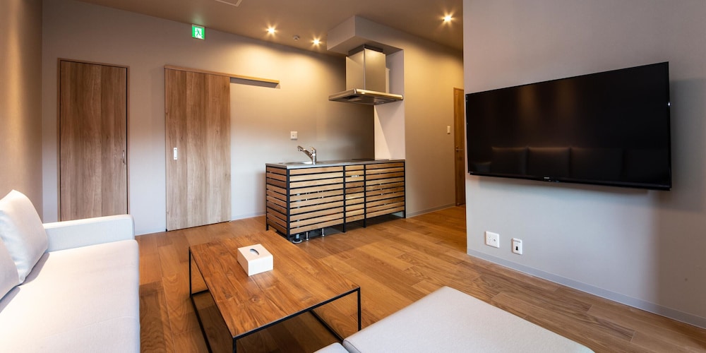 Garage Concept Room (No pets allowed) - Photo 8