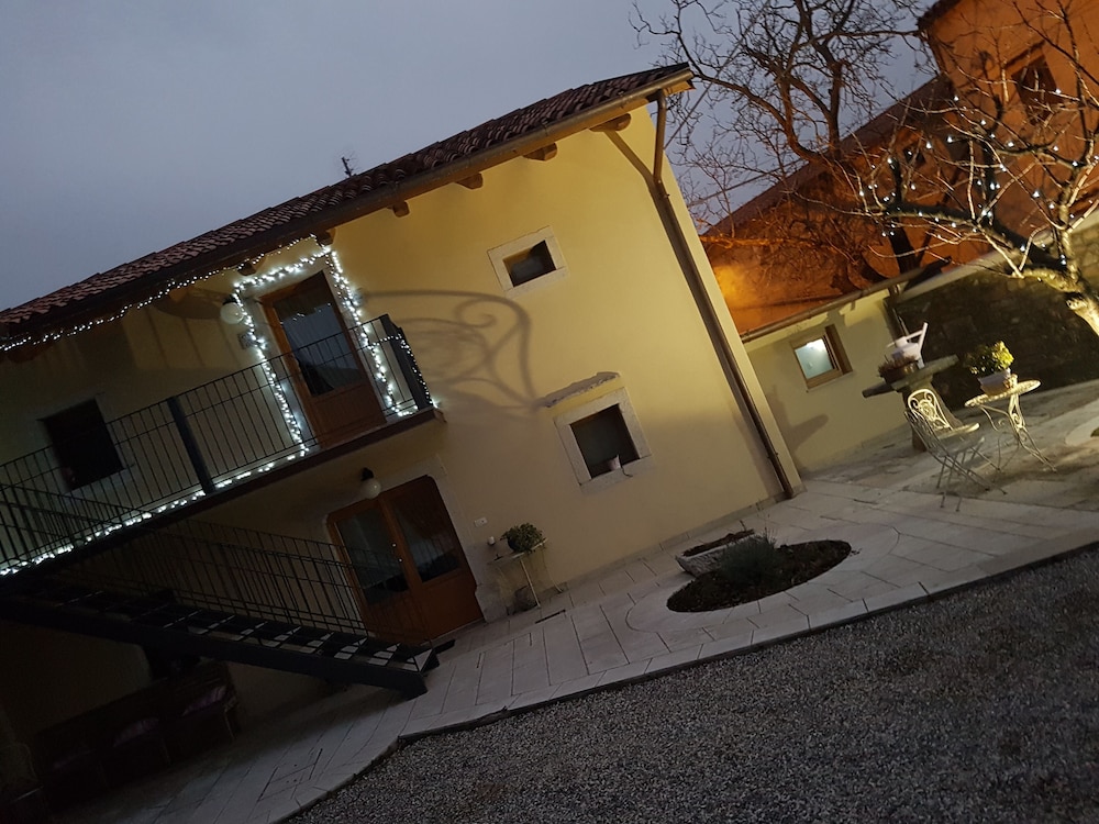 Traditional Double Room, Courtyard View (Sinfonia) photo 3
