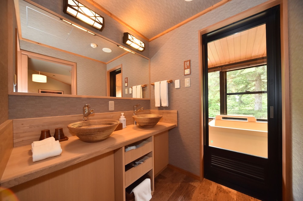 Suite with Private Hot Spring, Non Smoking,【River View】 photo 3