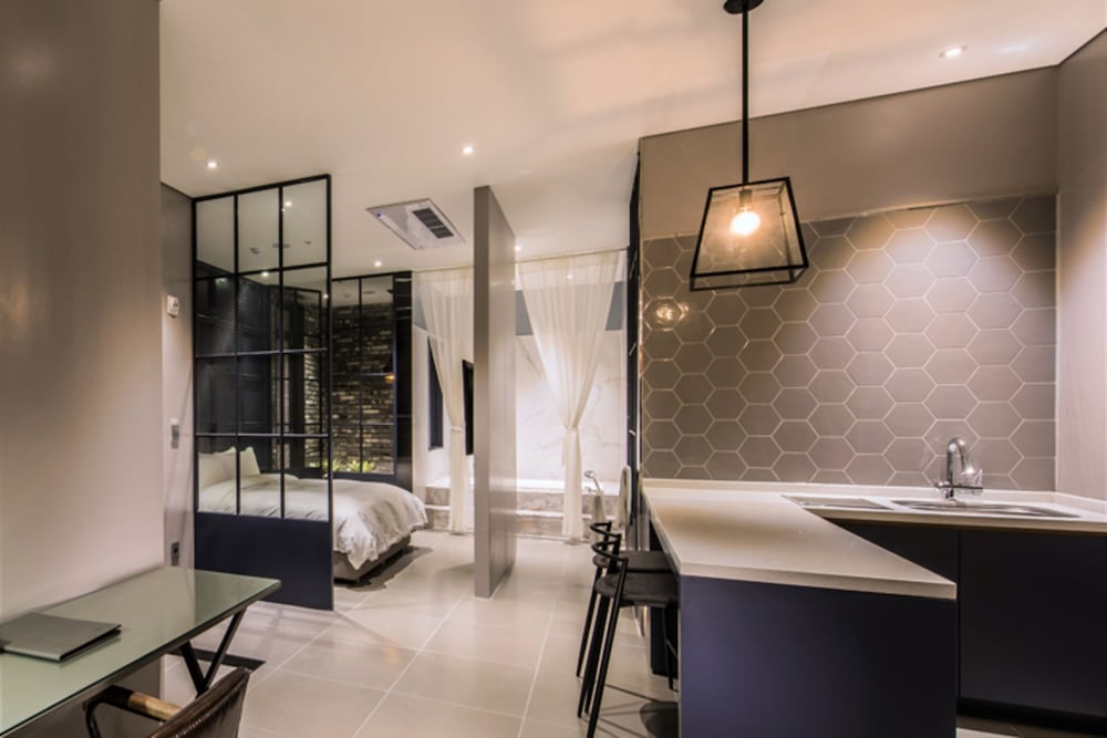 [Chicken/Beer PKG] Junior Suite Party Room photo 3