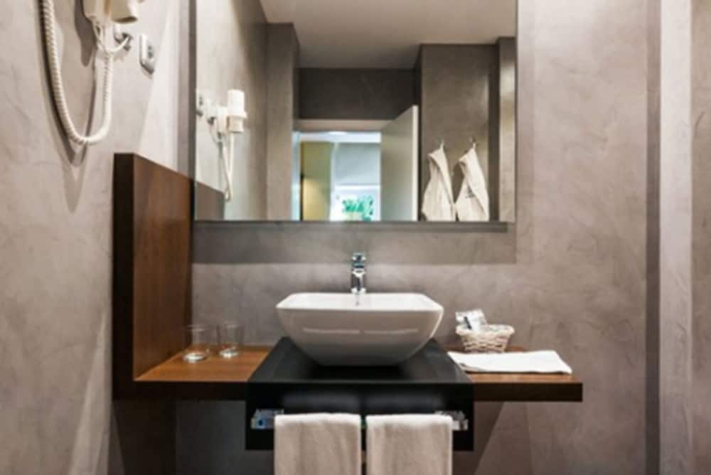 Premium Single Room photo 3