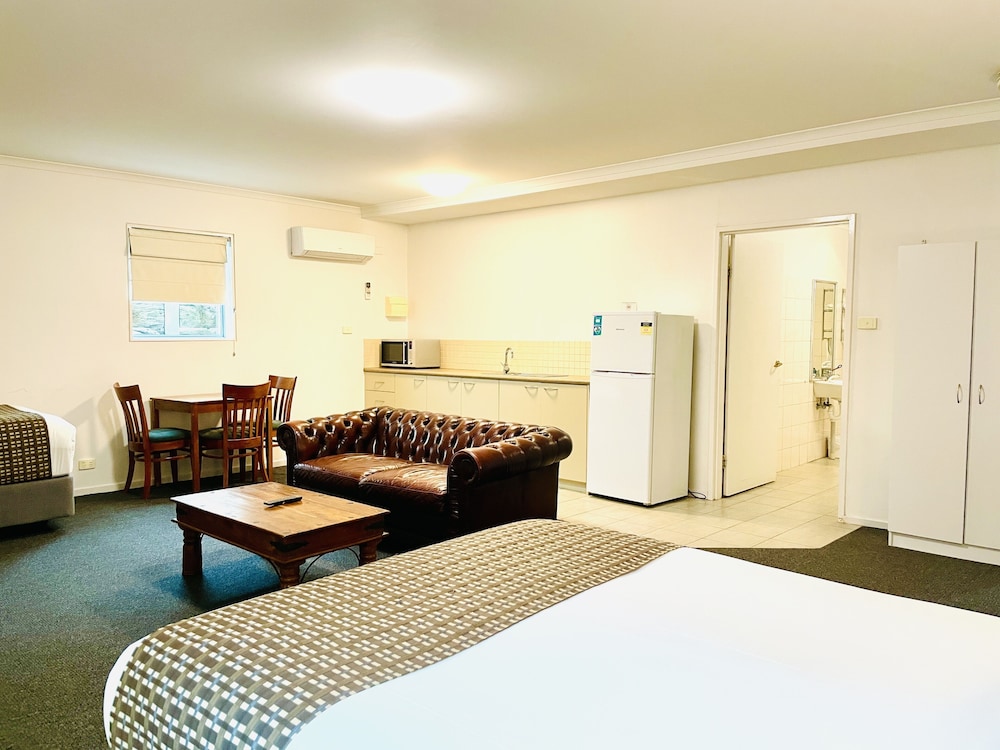 Room, 1 Queen Bed, Non Smoking (Upgrade) photo 2