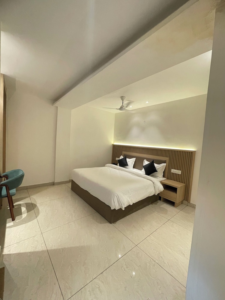 Executive Room - Photo 2