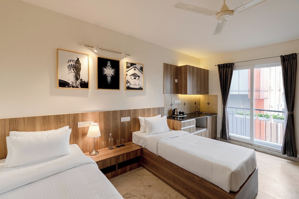 Executive Twin Room, Balcony - Photo 1
