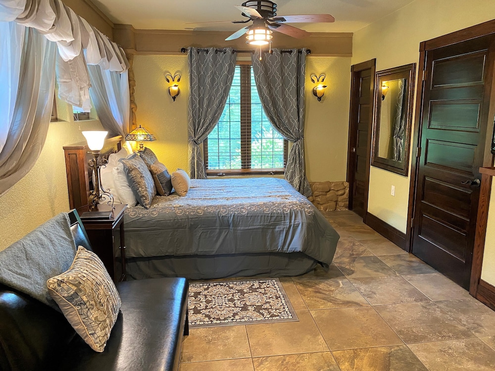 Standard Double Room, Ensuite (Magnolia) photo 3