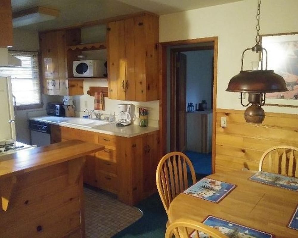 House, 3 Twin Beds (Evergreen Village Retreat) photo 3