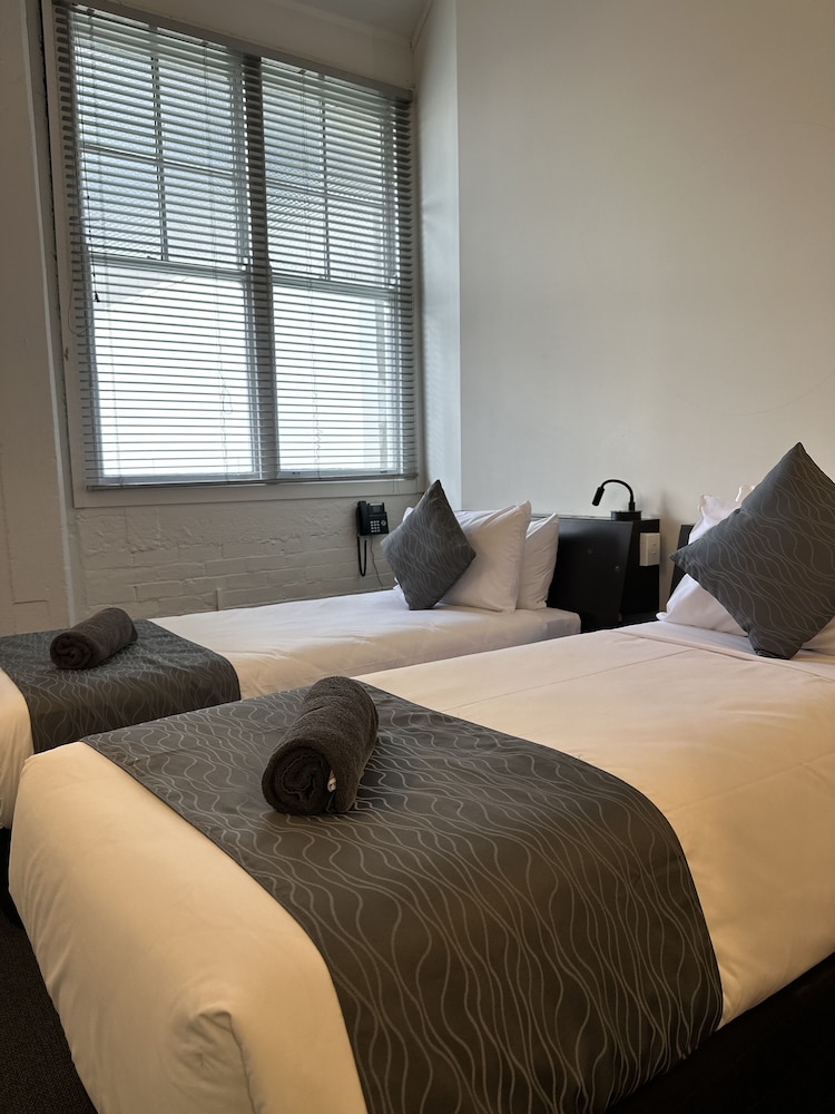 Basic Twin Room, 2 Twin Beds - Photo 4