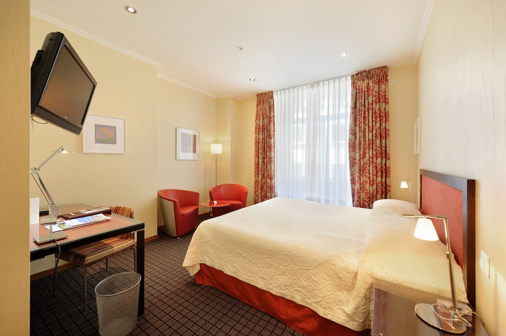 Standard Double Room - Photo 8