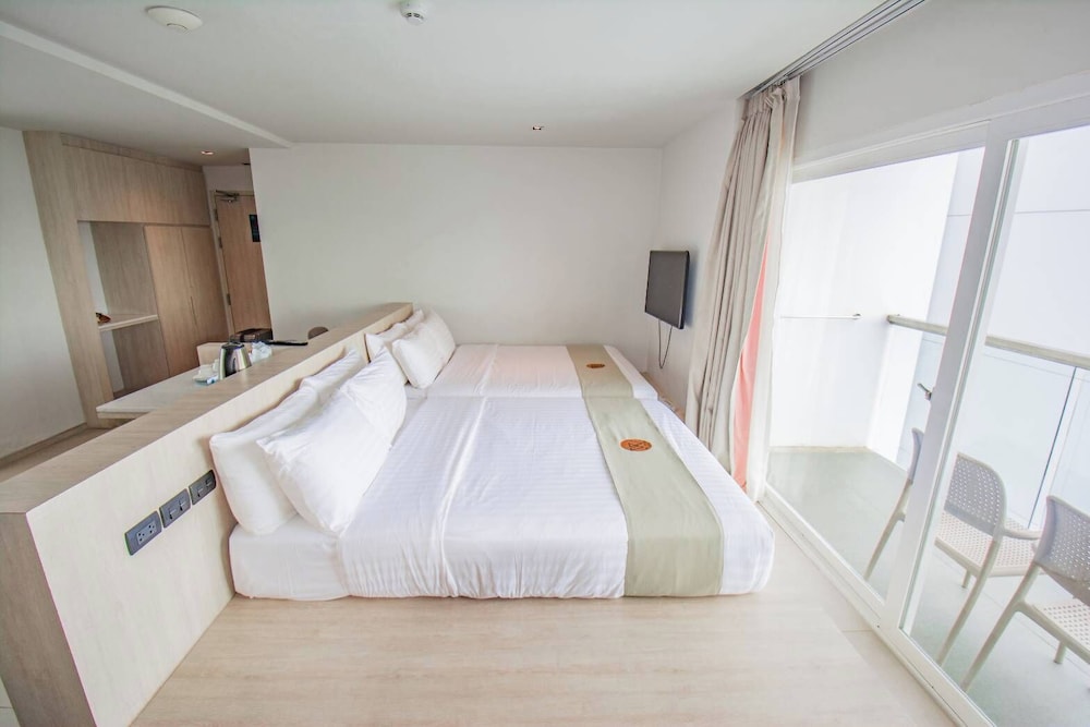 Corner Suite with Balcony