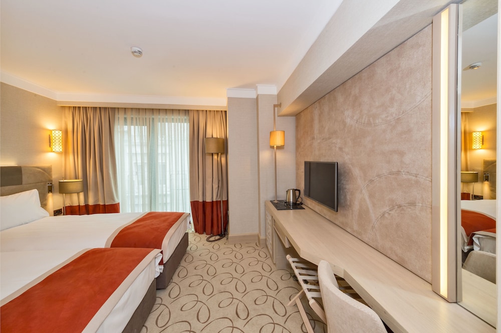 Deluxe Triple Room photo 2