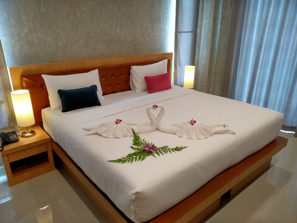 Deluxe Double Room, 1 King Bed, Balcony, Mountain View photo 2
