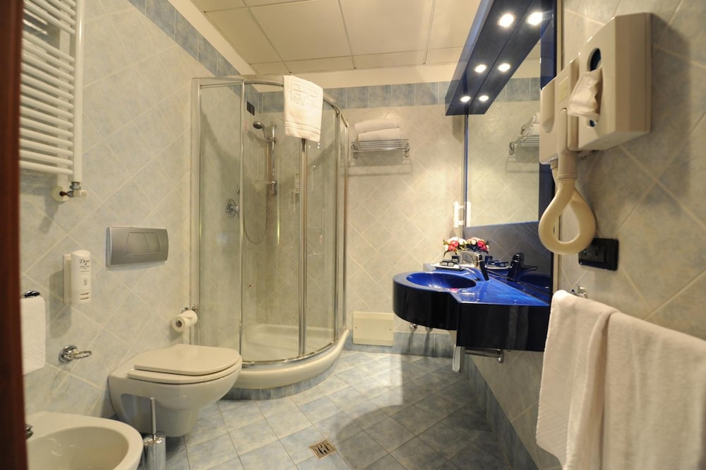 Triple Room - Photo 6