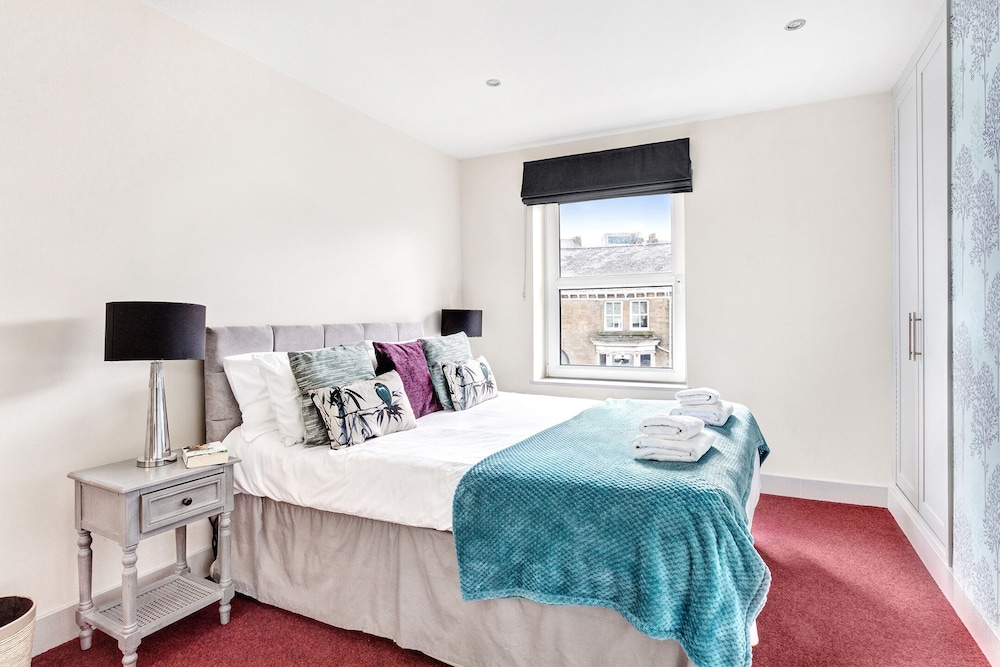 Deluxe Apartment, Ensuite, City View (2 Bed) - Photo 2