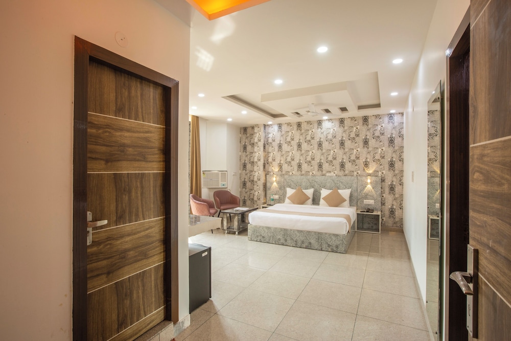 Deluxe Double Room, City View