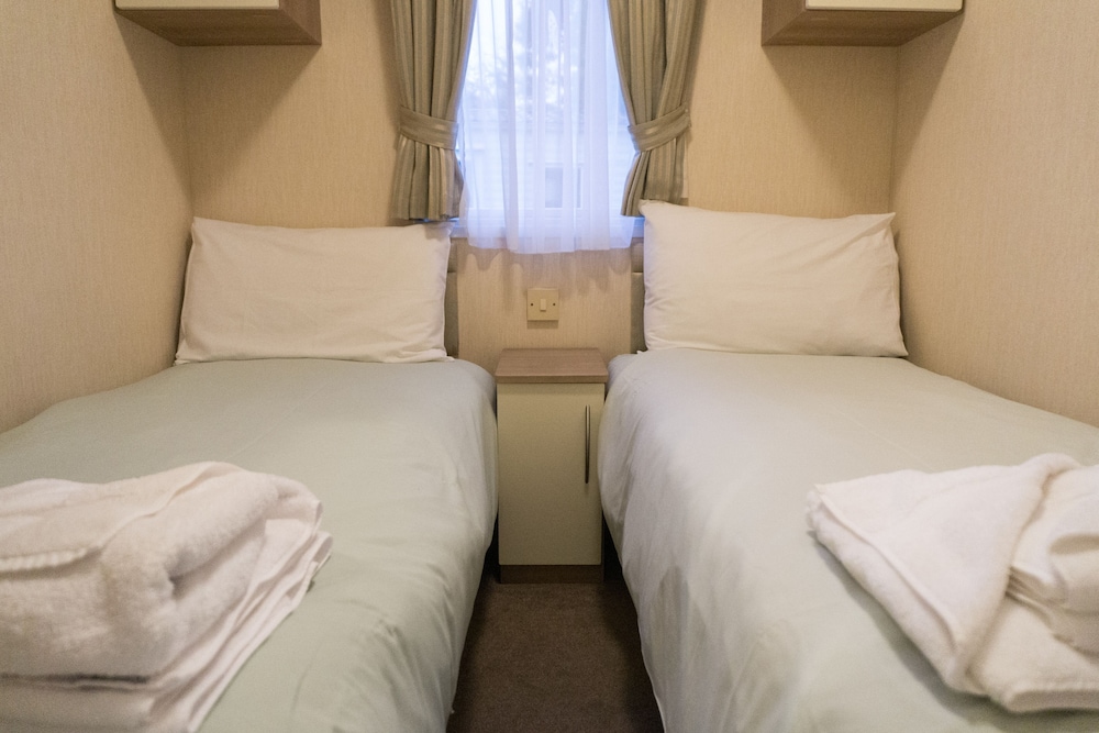 Mobile Home, 2 Bedrooms, Sea View (Non Pet) photo 2