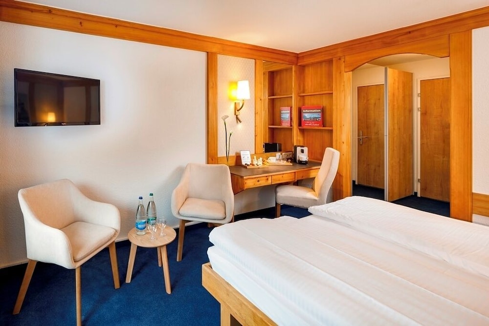 Double Room (Scenic to the south with Eigerview) - Photo 4