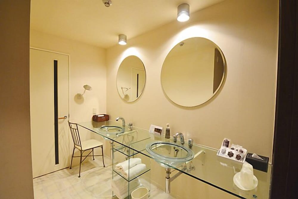 Deluxe Double Room, 1 Queen Bed, Smoking photo 2