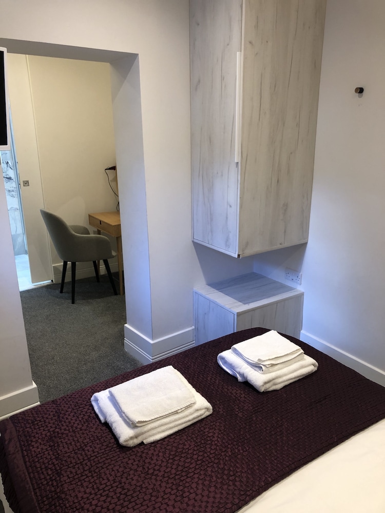 Studio, Ensuite photo 2