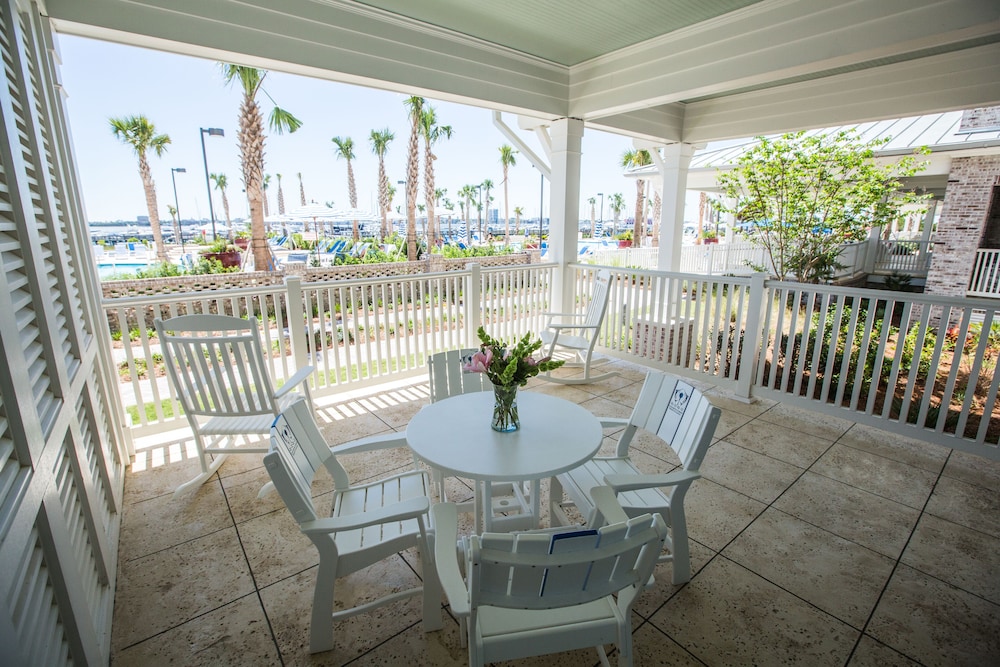 Deluxe Room, 1 King Bed, Patio (Harbor)