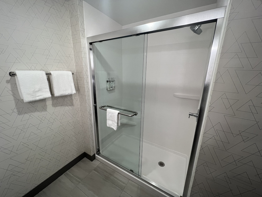 Suite, 2 Queen Beds, Accessible (Communications) - Photo 3