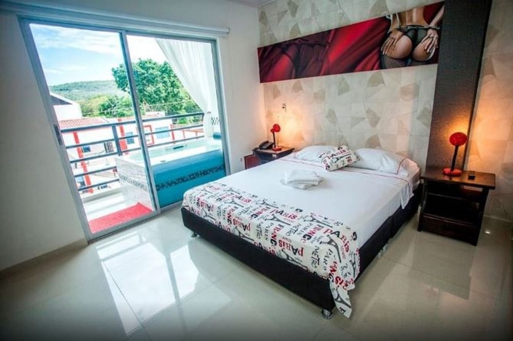 Deluxe Suite, 1 Double Bed, Non Smoking, Pool View