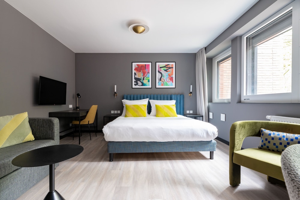 Large Studio with Kitchenette