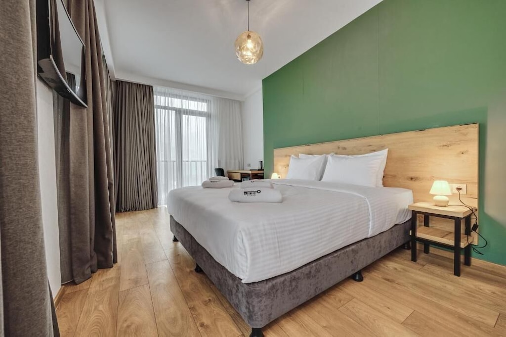 Panorama King room with Front view & French Balcony photo 3