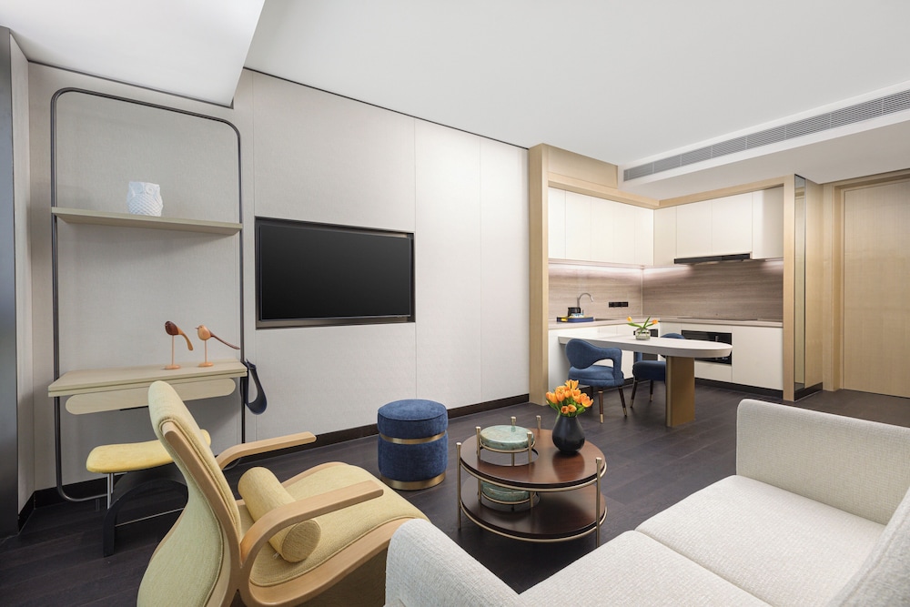 Suite, 1 King Bed (Kitchen Area)