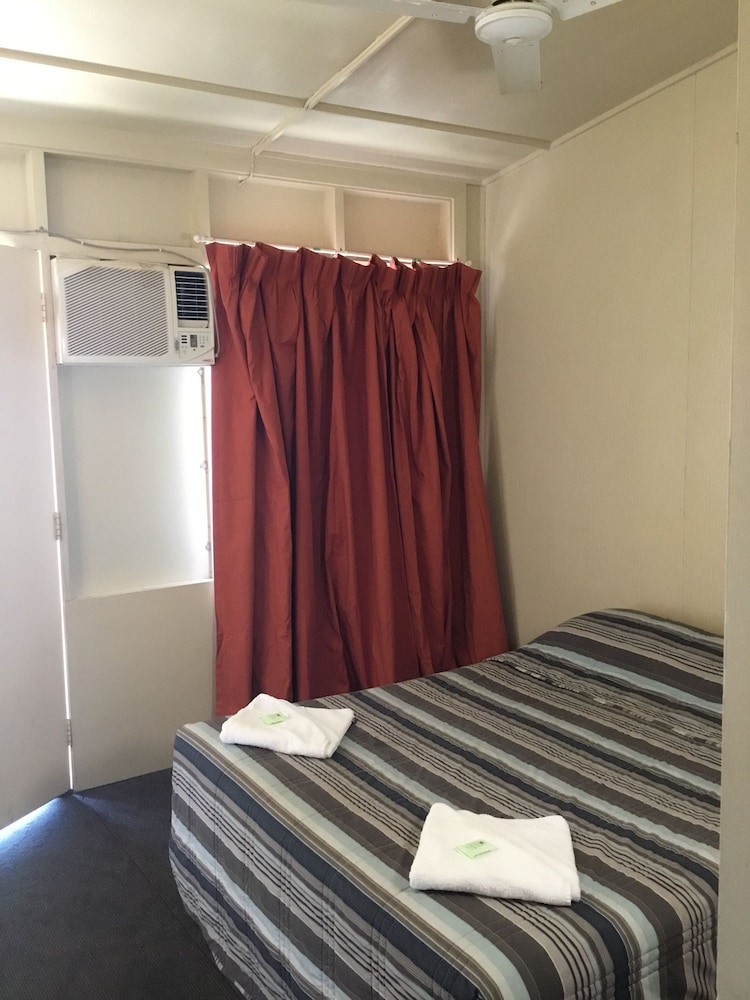 Standard Room (Queen) photo 1