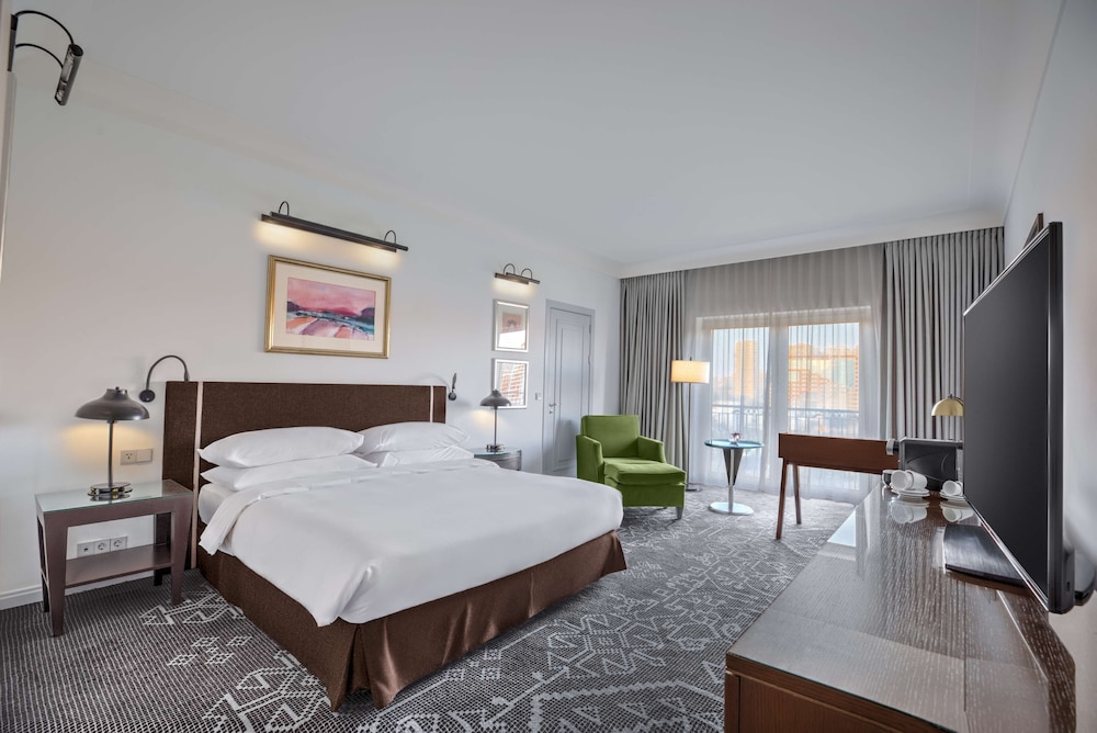 Club Room, 1 King Bed photo 1
