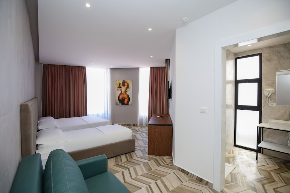 Deluxe Suite