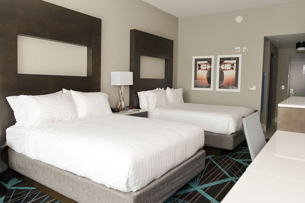 Standard Room, 2 Queen Beds, Accessible (Communication, Accessible Tub) photo 2