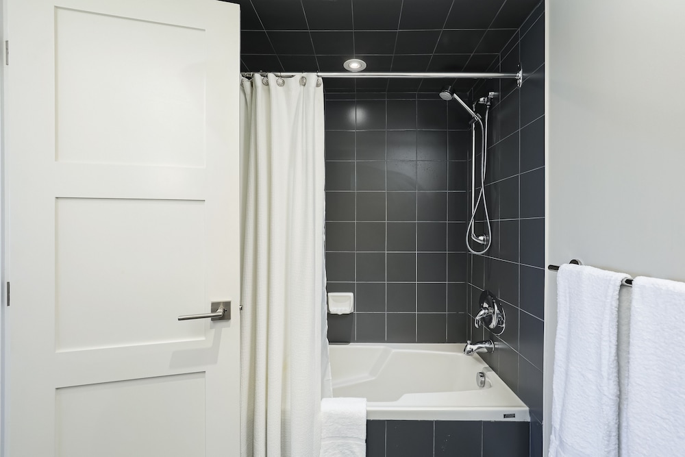 Luxury Condo, 3 Bedrooms (213 Sierra Lane - No Pets Allowed) photo 3