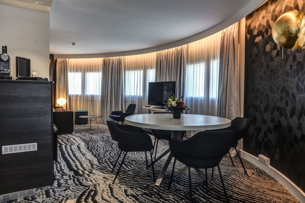 Suite, 1 King Bed with Sofa bed (Paris View) thumbnail 5