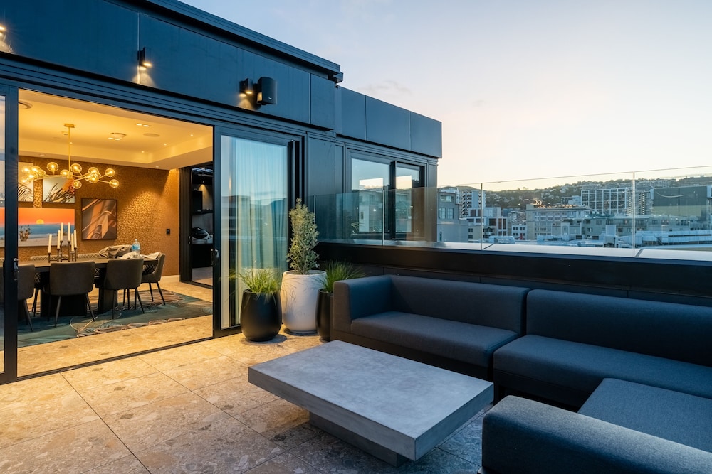 Luxury Penthouse, City View (4 King Beds) - Photo 41