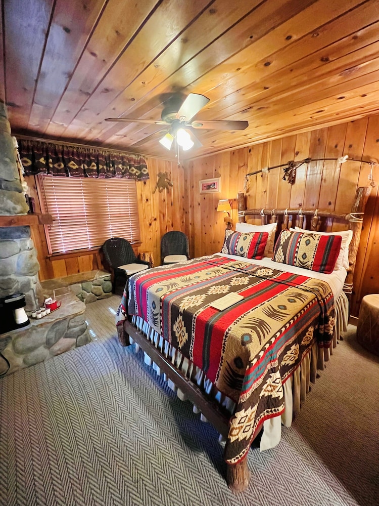 Tahoe Teepee, Queen Studio
