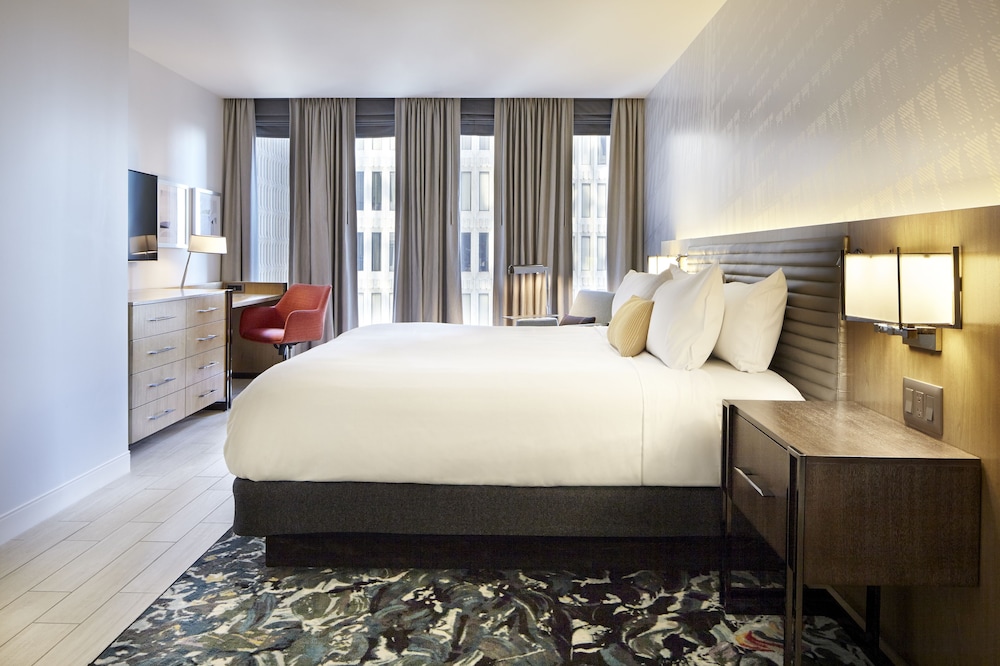 Standard Room, 1 King Bed (Peachtree Street View), photo 6