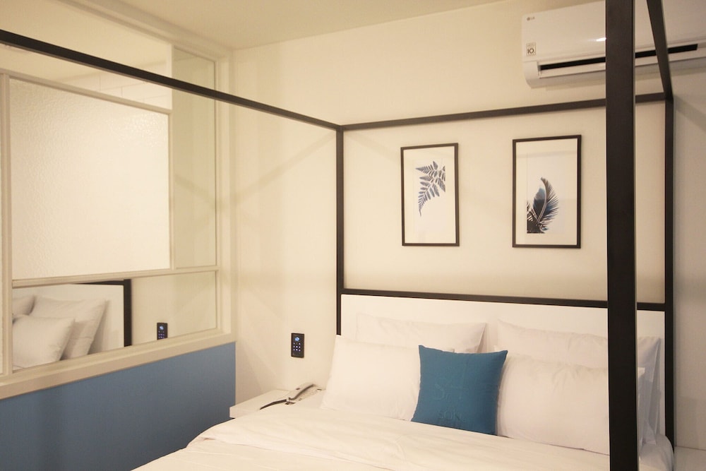 Deluxe Double Room, Non Smoking - Photo 19