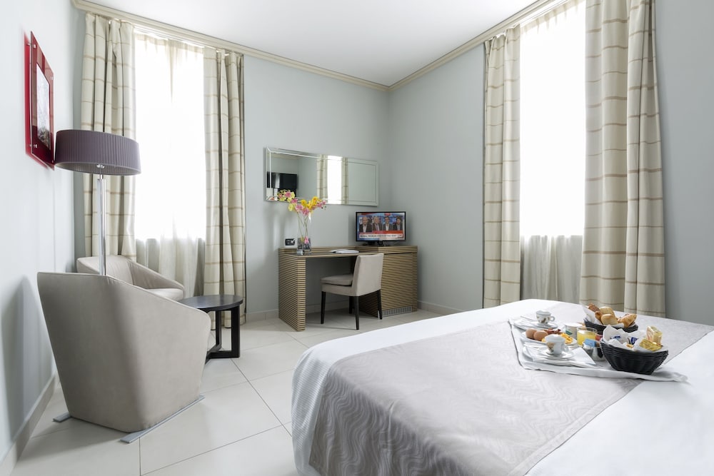 Executive Double Room Single Use thumbnail 5