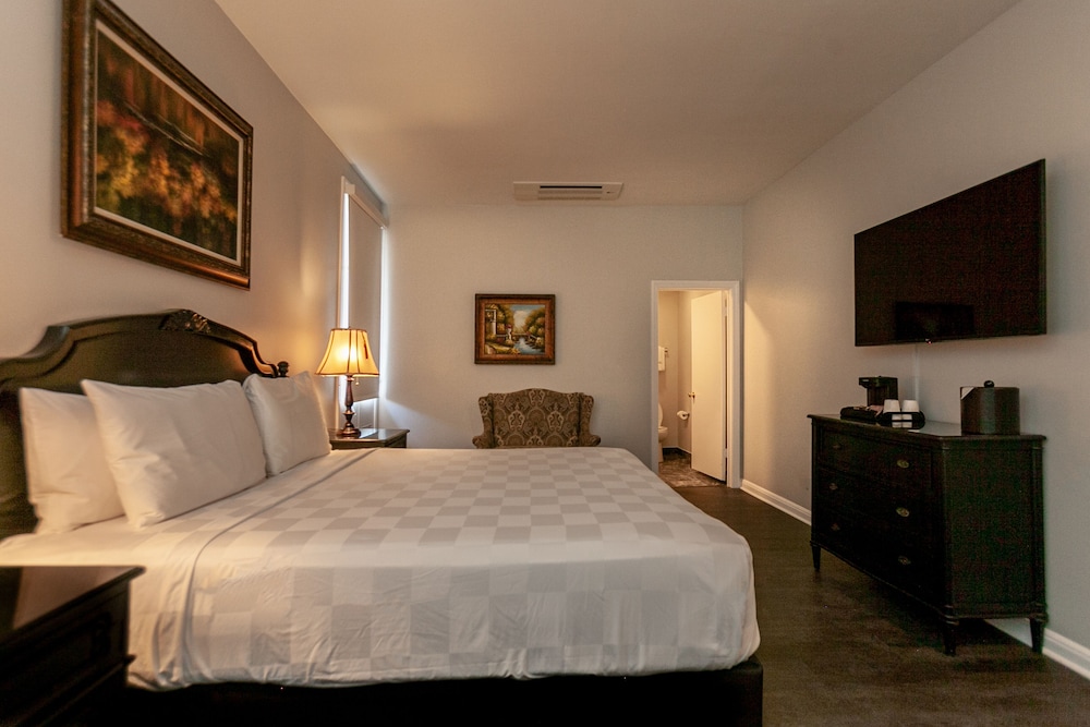 Comfort Studio Suite, 1 King Bed photo 2