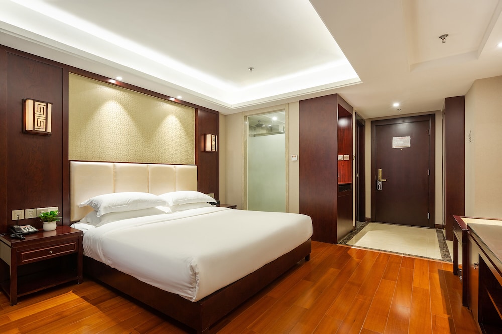 Deluxe Queen Bed Room