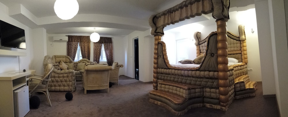 Quadruple Room, Pool Access, Courtyard View photo 3