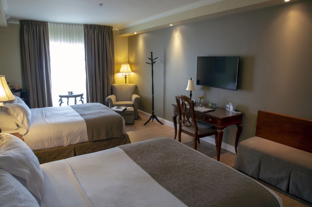 Deluxe Room, 2 King Beds