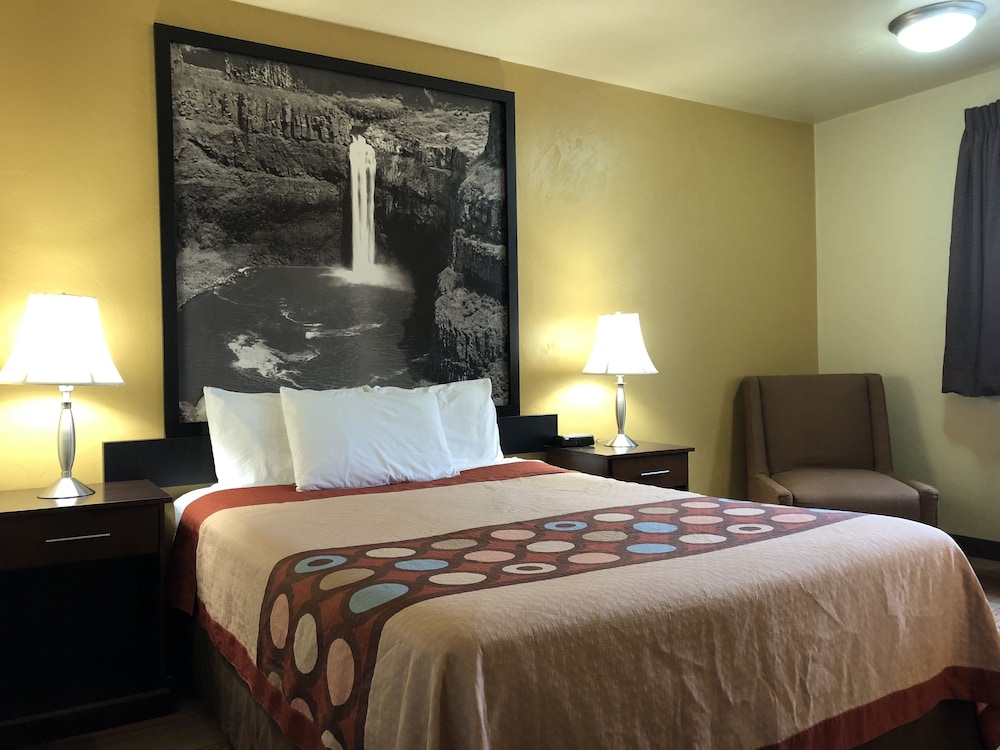 Standard Room, 1 Queen Bed - Photo 5
