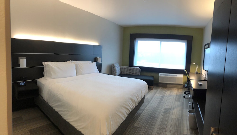 Standard Room, 1 King Bed, Accessible (Communications, Accessible, Tub) - Photo 4