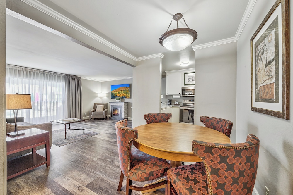 Deluxe Suite, 1 Bedroom, Poolside - Photo 5
