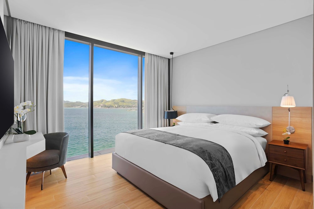 Suite, 1 King Bed photo 3