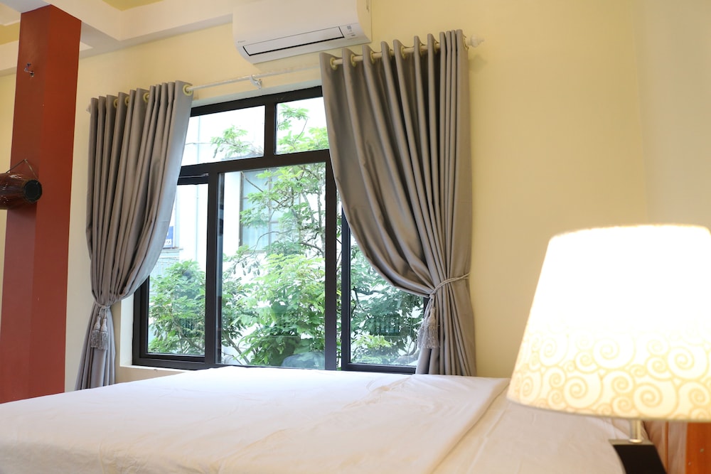 Deluxe Double Room, River & Mountain View photo 3