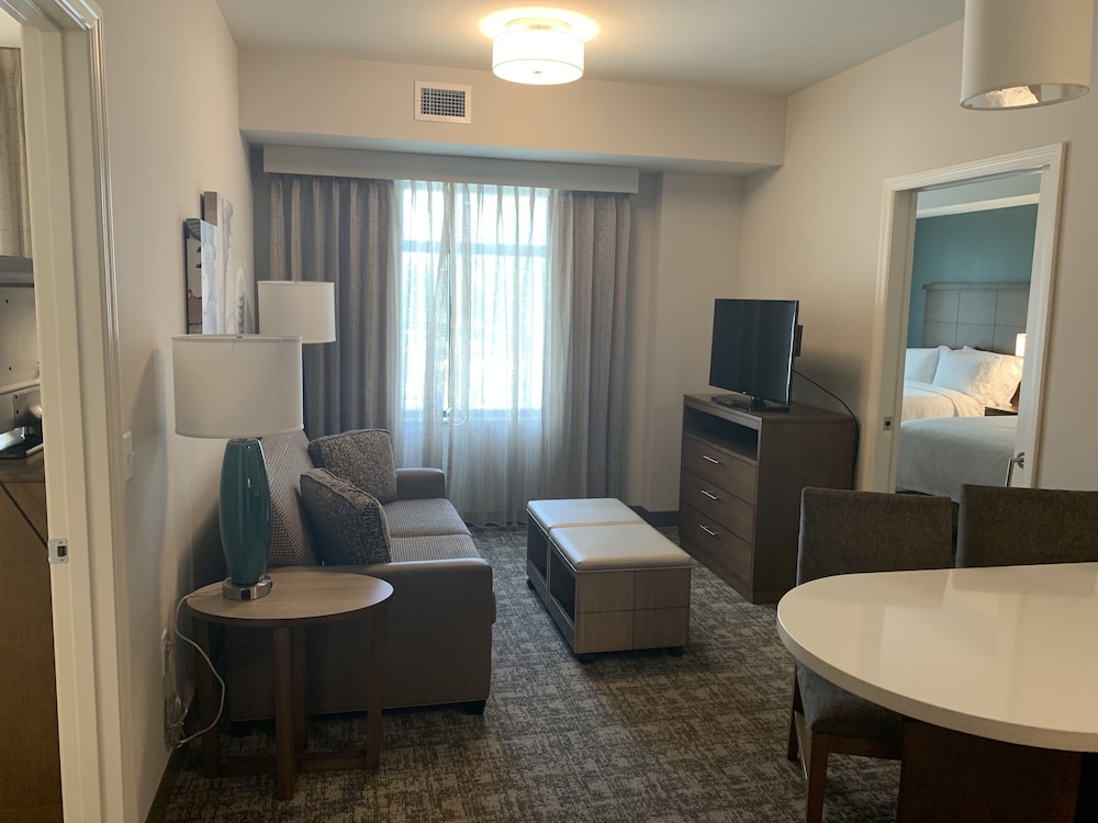 Suite, 2 Bedrooms, Kitchen, Pool View - Photo 5