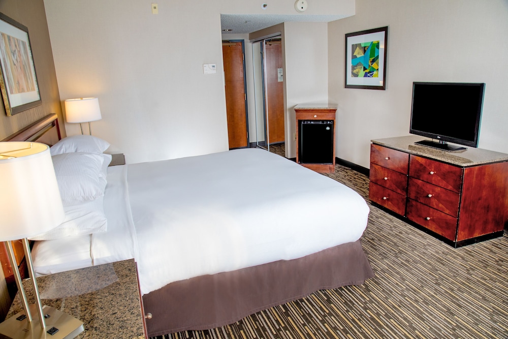 1 King Bed with Fridge, Non Smoking - Photo 2